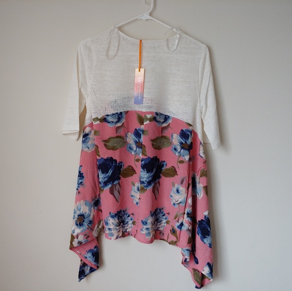 Cute Sharkbite Hem White and Floral Tee - Picture 4 of 7